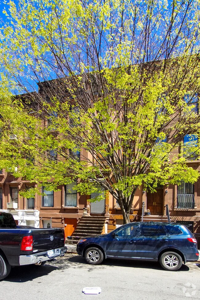 Building Photo - 235 W 131st St