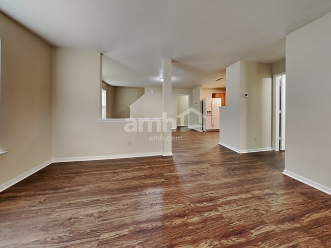 Foto del edificio - 15424 Gallow Ln