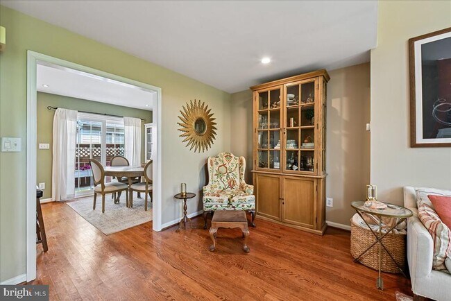 Foto del edificio - 4663 Kirkland Pl