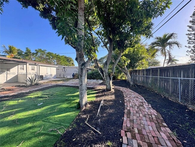 Foto del edificio - 4851 SW 44th Ave