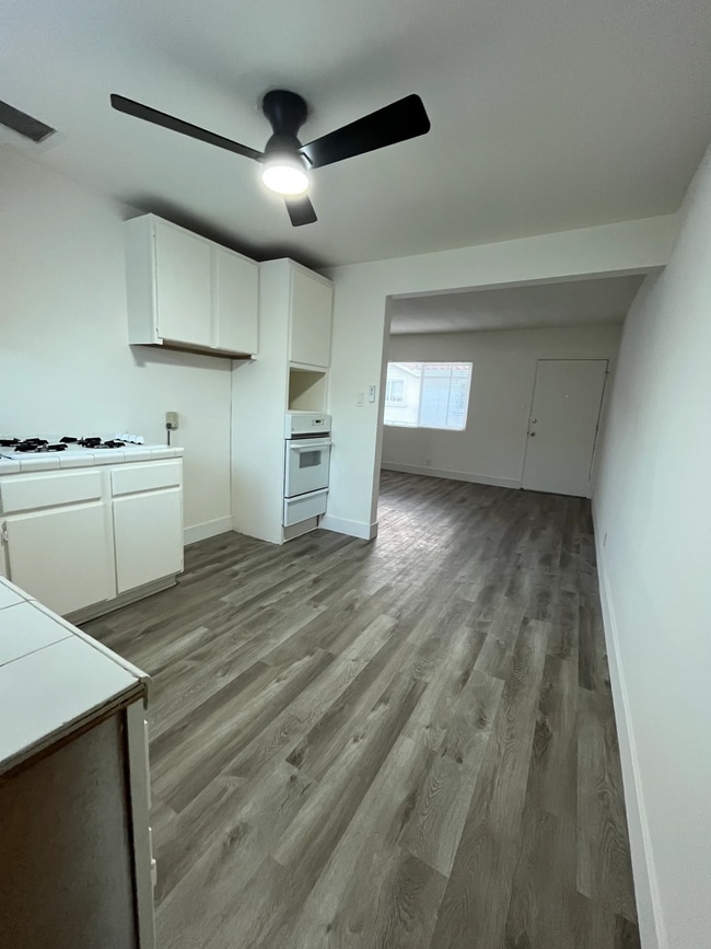 Building Photo - 2516 Vanderbilt Ln