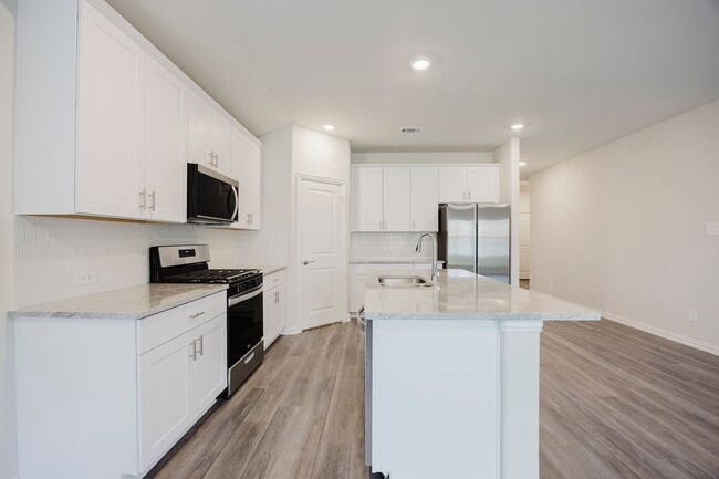 Building Photo - 2121 Gustavus Dr