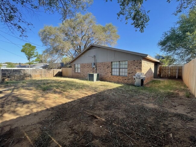 Building Photo - Spacious Snyder Home: 3 Beds, 2 Baths, 2-Car Garage & Cozy Carpeted Bedrooms!