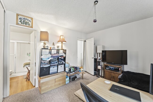 Foto del edificio - 5003 Stoney Creek Rd