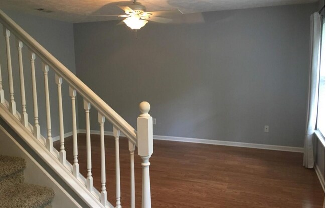 Foto del edificio - 2165 Wooddale Ln