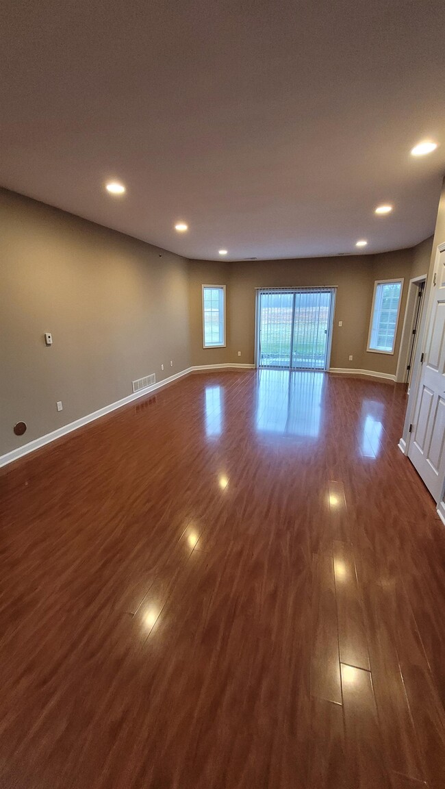 Foto del edificio - 7402 Lions Gate Pkwy