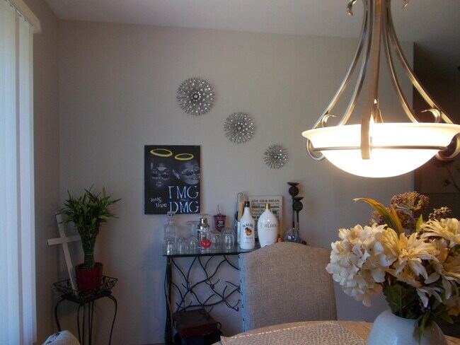 Foto del edificio - 8657 Old Green Bay Rd