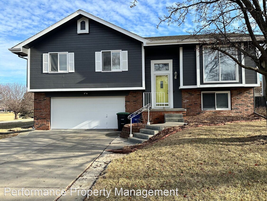 4 br, 3 bath House 4353 S 146th St House Rental in Omaha, NE