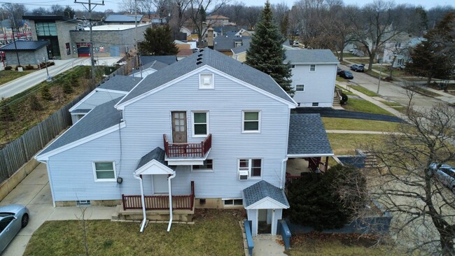 Building Photo - 653 S 69th St