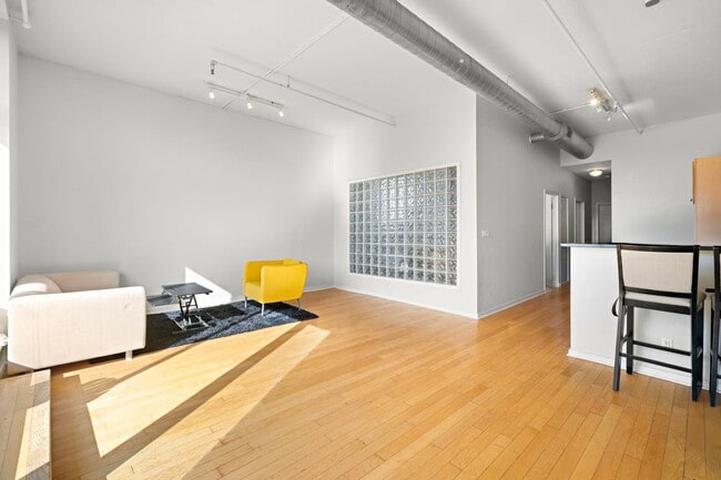 Building Photo - 689 Marin Blvd