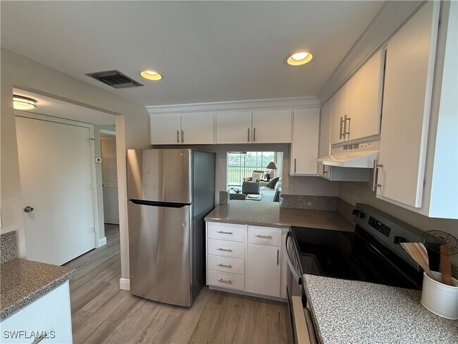 Foto del edificio - 190 Pebble Beach Blvd