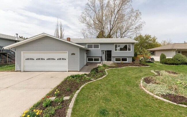 Building Photo - Fully Renovated 4-Bedroom Home, Plus an Office in Prime Bozeman Location