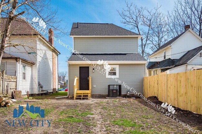 Foto del edificio - Large Remodeled 2 Bedroom Single-Family Ho...