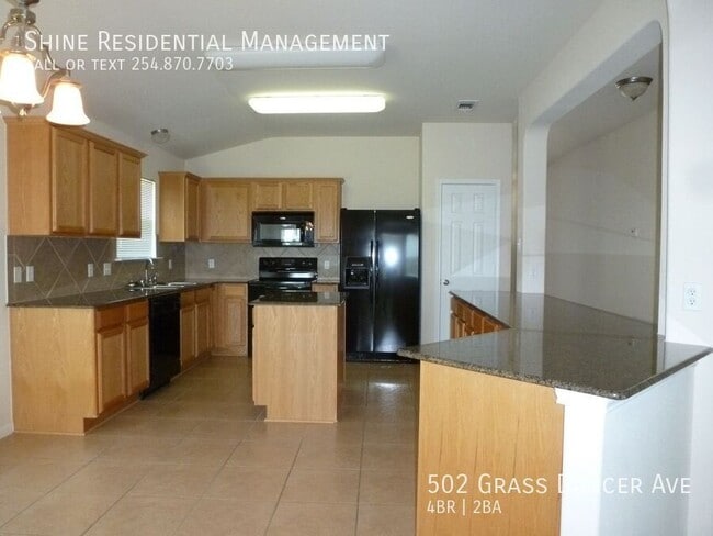 Foto del edificio - 502 Grass Dancer Ave