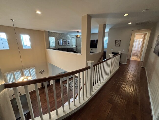 Foto del edificio - Grand 4-Bedroom Home with Entertainer's Yard in Gated River Village!