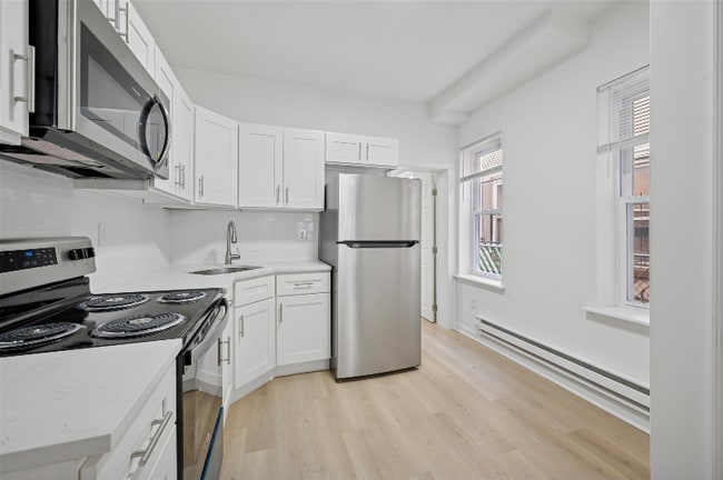 Building Photo - 1516 W Wingohocking St