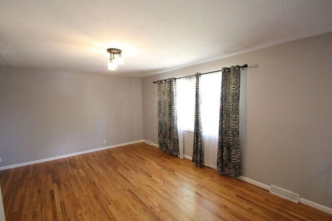 Building Photo - 1407 Imperial Dr