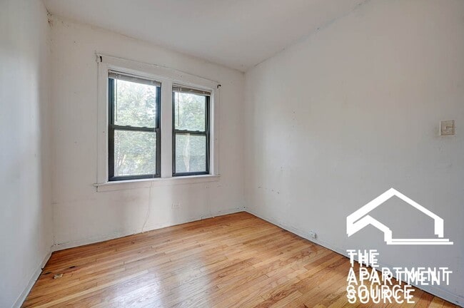 Building Photo - 2921 W McLean Ave