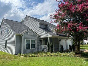 Building Photo - 101 N Lakeland Crescent