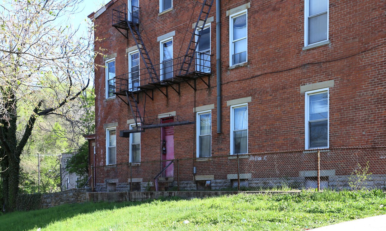 Building Photo - 2151 Loth St