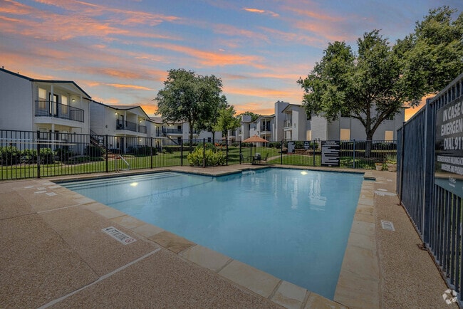 Building Photo - Tides on Westcreek