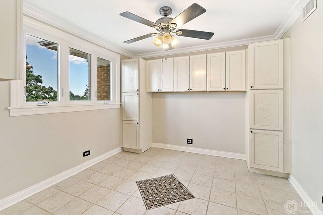 Foto del edificio - 6434 S Austin Ave