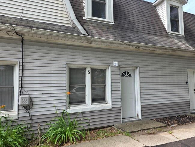 Building Photo - 17104 Wentworth Ave