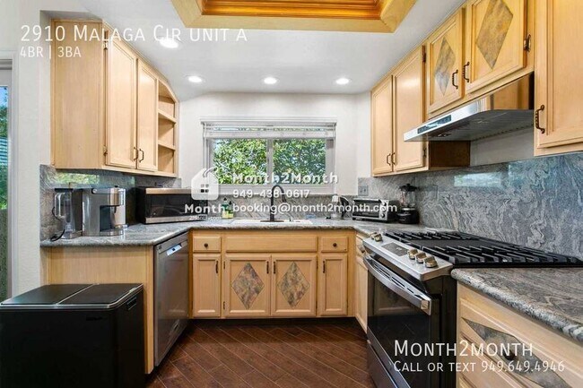 Building Photo - Elegant Oasis on Malaga Cir