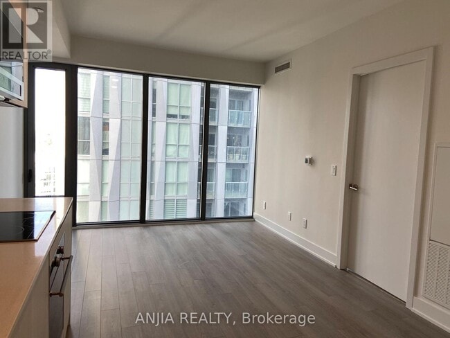 Building Photo - 8 Cumberland St