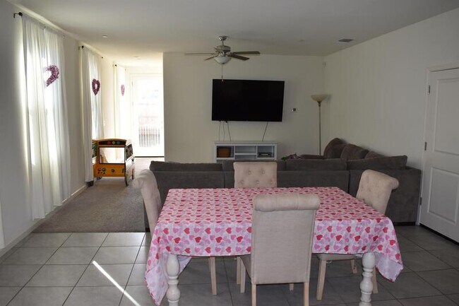 Building Photo - 1421 Mission Dr