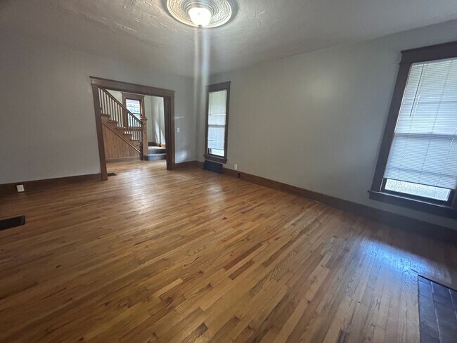 Building Photo - 3 Bedroom with a bonus room in East Davenport