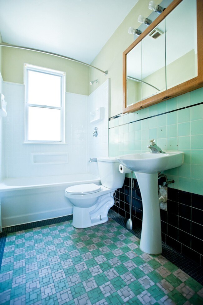 Foto del edificio - 1 BD/1BA w Heat near Brady*** HALF OFF FIRST MONTH***