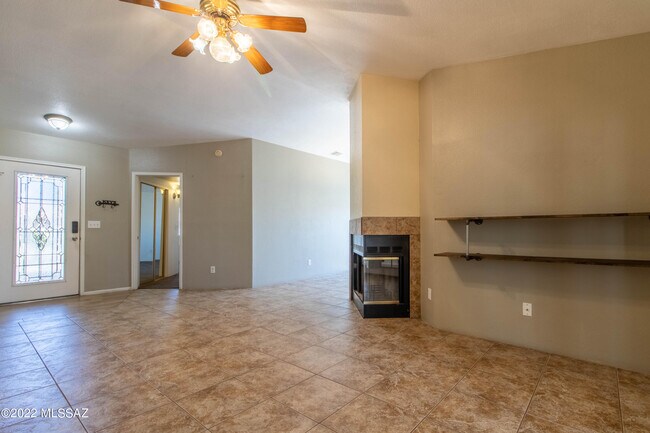 Building Photo - 5961 N Edenbrook Ln