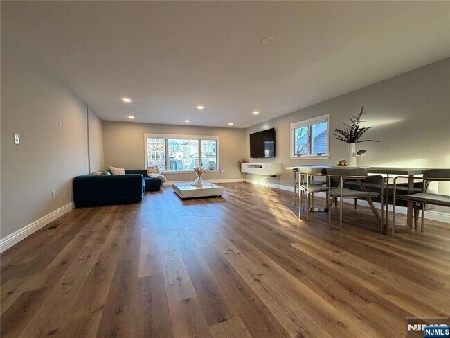 Building Photo - 200 Forest Ave