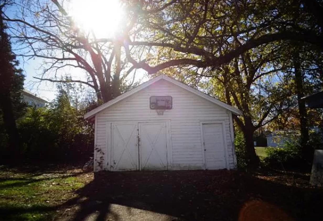 Building Photo - 106 W Hickman St