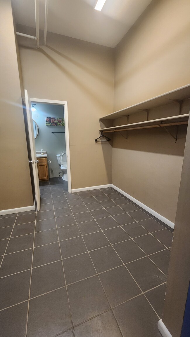 Building Photo - 1211 Howard St