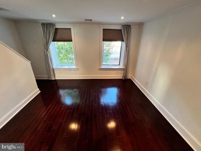 Foto del edificio - 729 S Hutchinson St