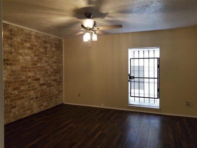 Foto del edificio - 7315 Cook Rd