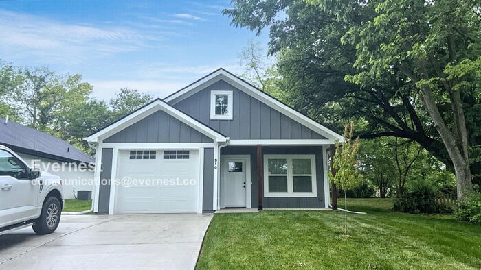 Primary Photo - Charming 3-Bedroom Retreat in a Peaceful N...