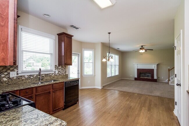 Foto del edificio - 2400 Chandler Grove Dr