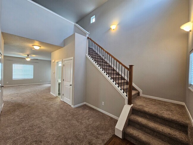 Foto del edificio - 8127 Burl Wood Dr