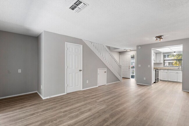 Foto del edificio - 2bedroom 1.5 Bath Town home **