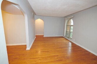 Building Photo - 5823 Lindenwood Ave