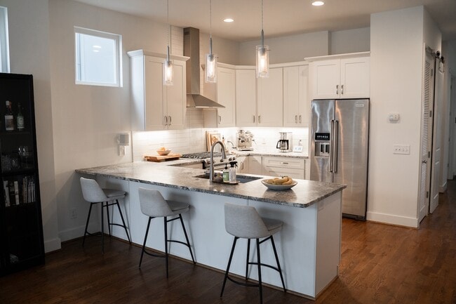 Building Photo - 424 36th Ave N