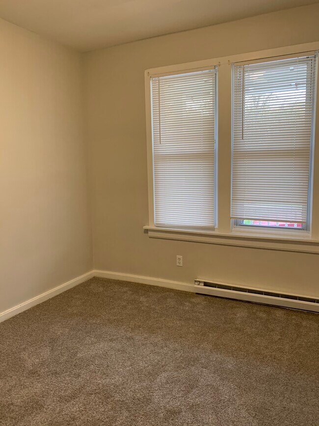 Foto del edificio - 325 Adrain St