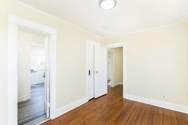 Foto del edificio - 2325 W 36th St