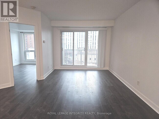 Photo du bâtiment - 1701-200-200 Rideau St