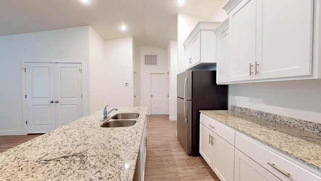 Building Photo - Single level 3 bedroom twinhome