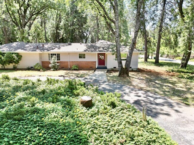 Foto del edificio - 13483 Evergreen Dr