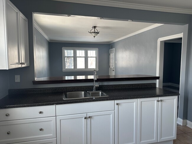 Photo du bâtiment - SPOTLESS 2+1 BEDROOM HOME FOR RENT IN PETERBOROUGH